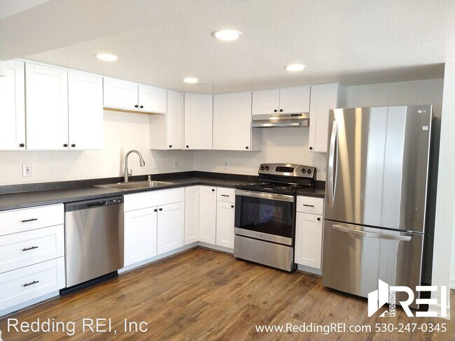 Building Photo - 3 br, 2 bath House - 842 Locust St