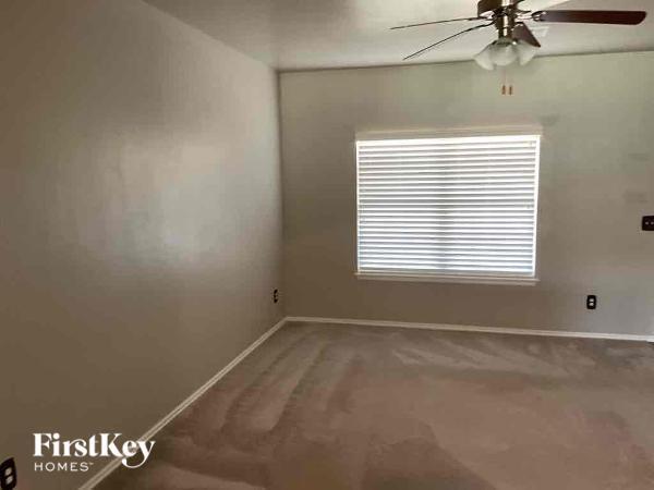 Building Photo - 2513 Demotte Dr