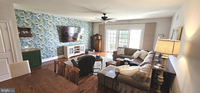 Foto del edificio - 18834 Bethpage Dr