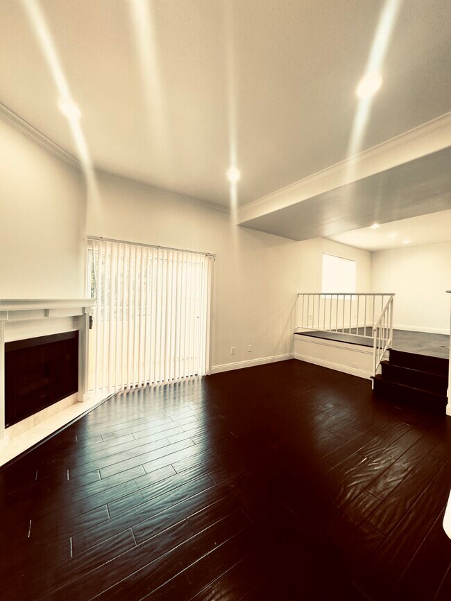 Building Photo - 13022 Riverside Dr
