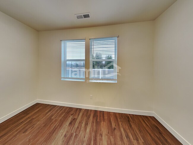 Foto del edificio - 8640 47th Pl NE