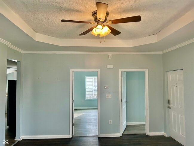 Building Photo - 153 N Vaught St