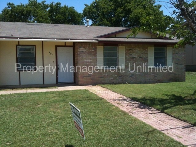 Primary Photo - 207 W Little Creek Rd