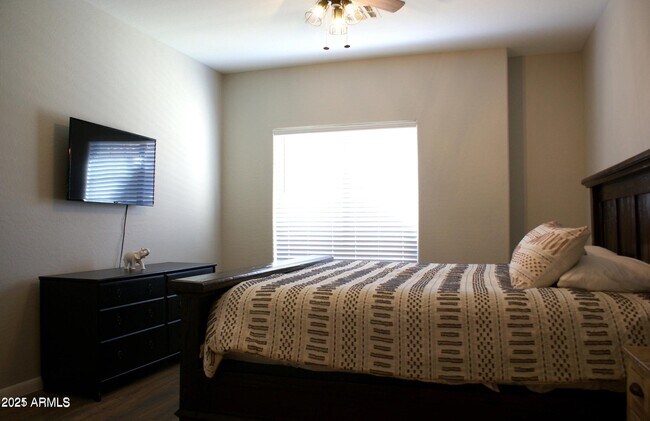 Foto del edificio - 525 N Miller Rd