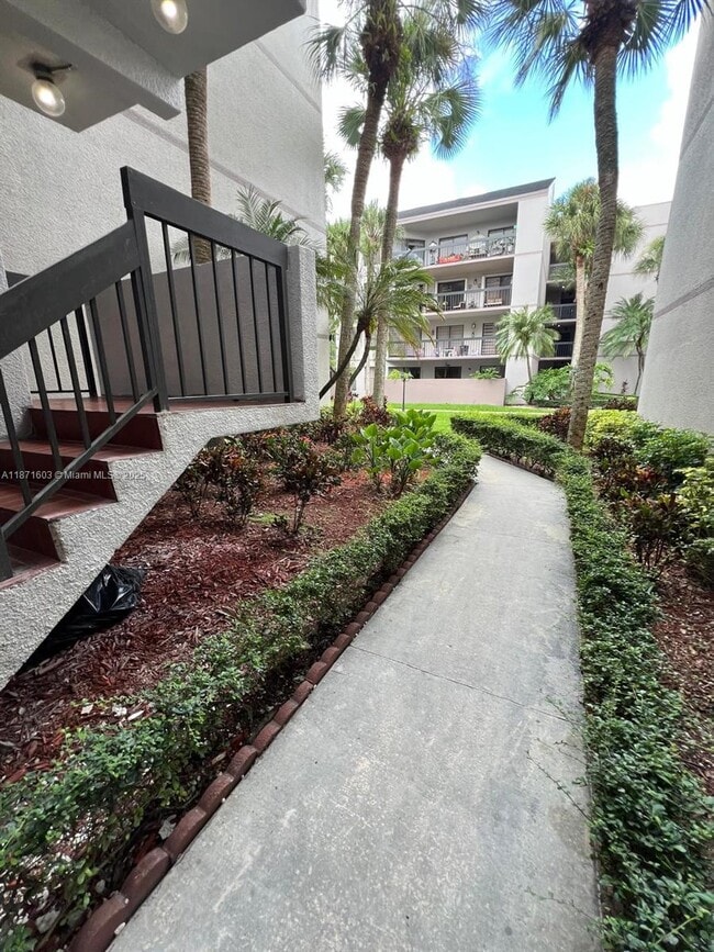 Foto del edificio - 8810 SW 132nd Pl