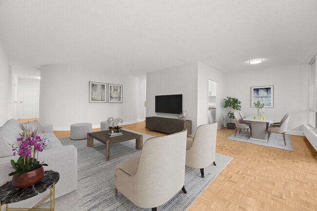 Photo du bâtiment - Large, Bright, Renovated 3 BD in PRIME Etobicoke!