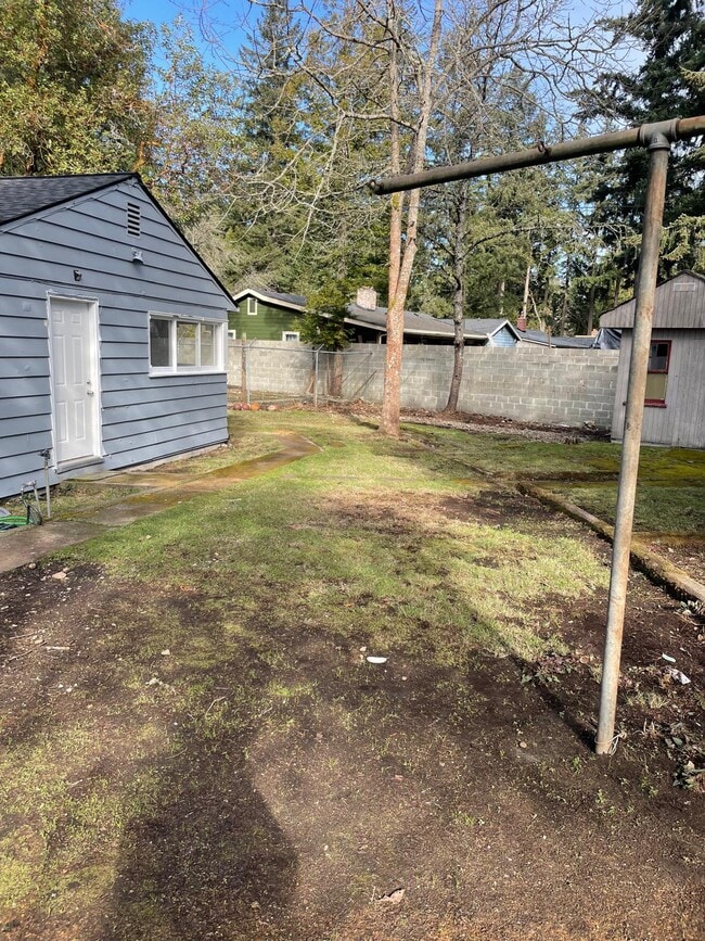 Building Photo - 12827 Glenwood Ave SW