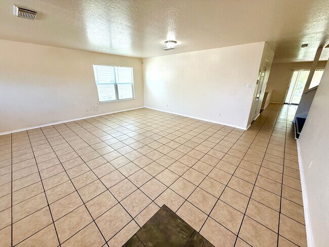 Foto del edificio - MUST SEE!! 4 Bed | 2.5 Bath | Loft | 2-Car Garage | Covered Patio!