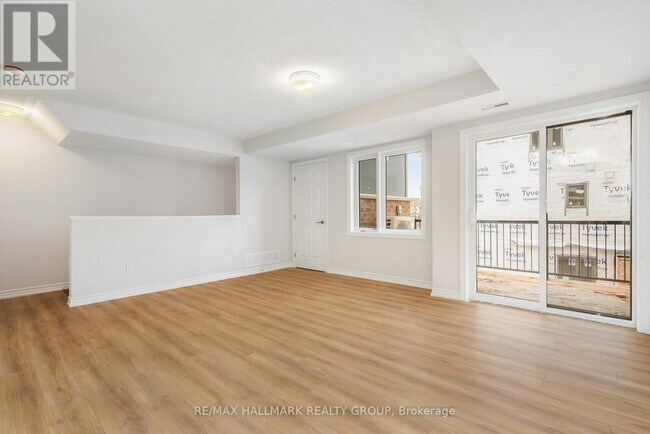 Building Photo - 290 Zenith Private