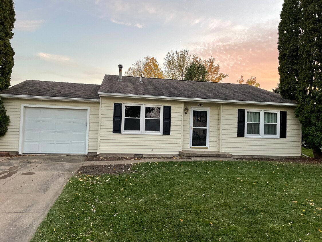Foto principal - 605 W Oak St
