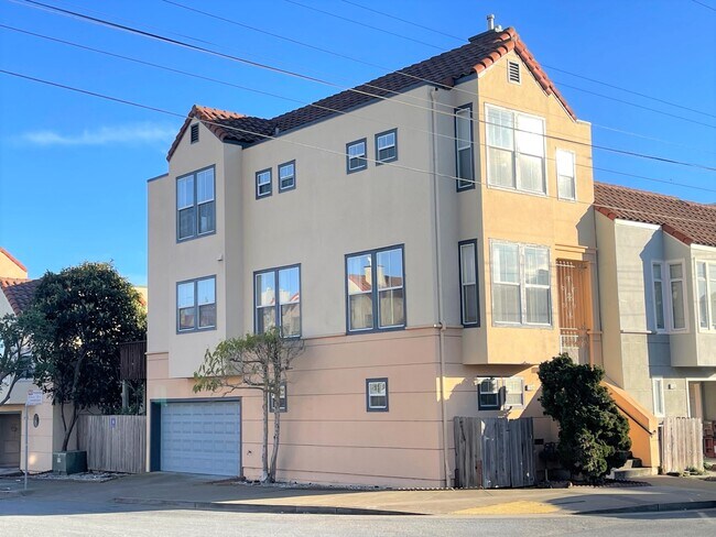 Building Photo - 2601 Newhall St