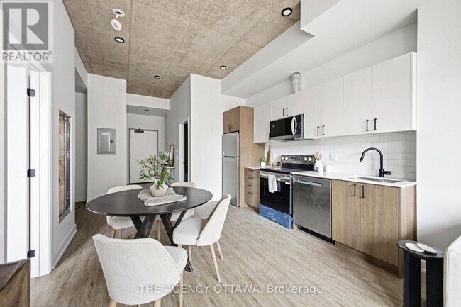 Photo du bâtiment - 56 Bayswater Ave