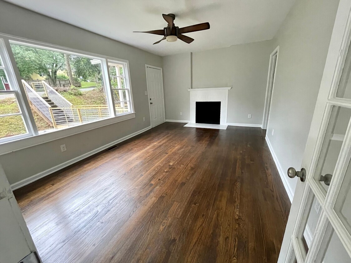 living room - 447 Erin Ave SW