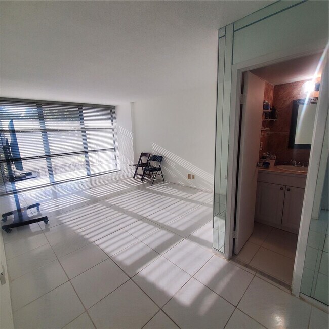 Foto del edificio - 800 Parkview Dr