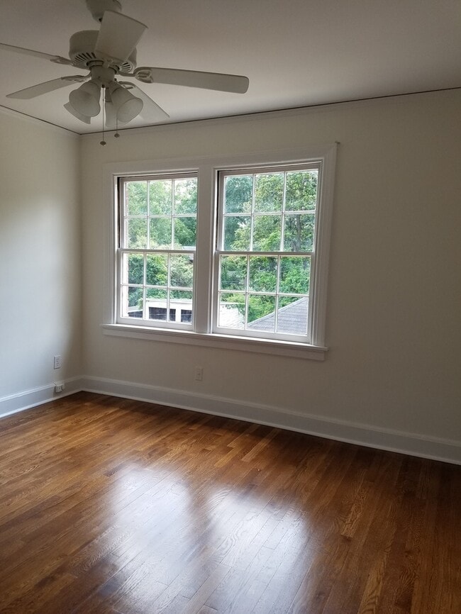 Building Photo - Hayes Barton Duplex for rent