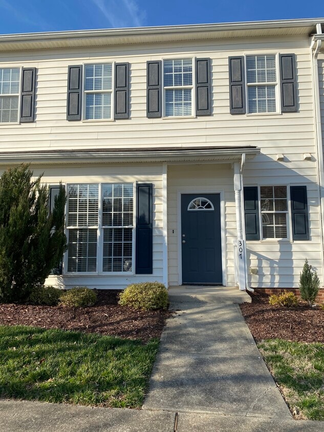 Primary Photo - 307 Sugar Maple Ave