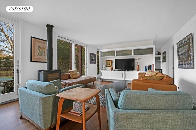 Foto del edificio - 22 Whitney Rd