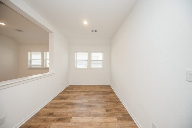 Building Photo - 42514 Summer Crst Rd