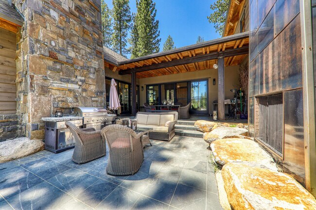Building Photo - 9269 Heartwood Dr
