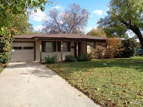 Building Photo - 617 Glenhaven Dr