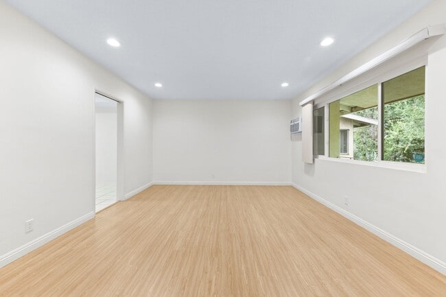 Building Photo - 4345 Ventura Canyon Ave