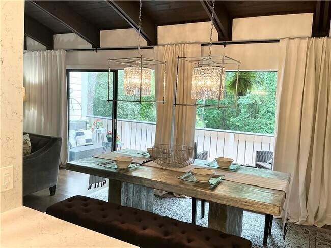 Building Photo - 3823 Paces Ferry W