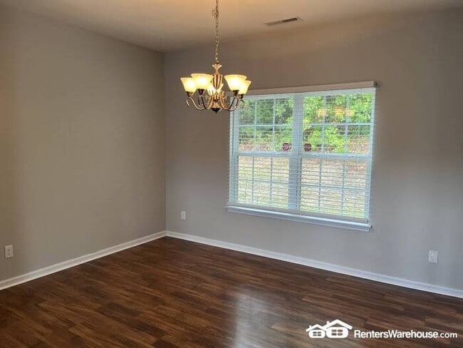 Building Photo - Move in Ready!!!