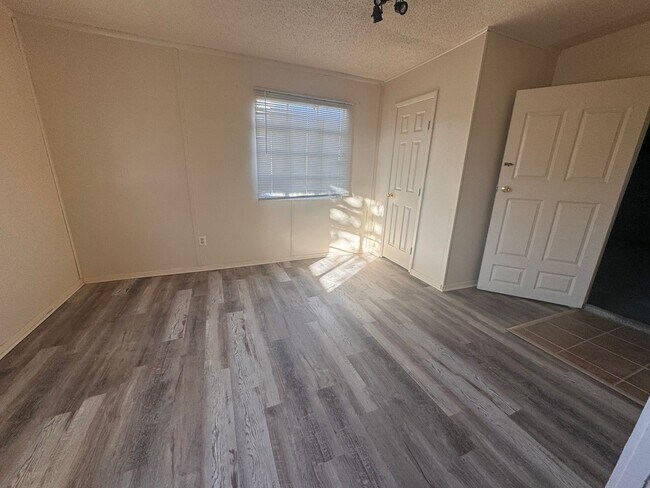 Foto del edificio - Move in before the holidays!