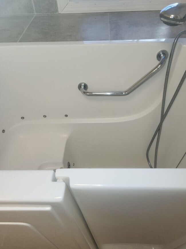 Building Photo - 5 Dupaw Gould Rd