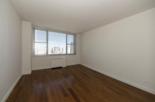 Building Photo - 323 E 56th St