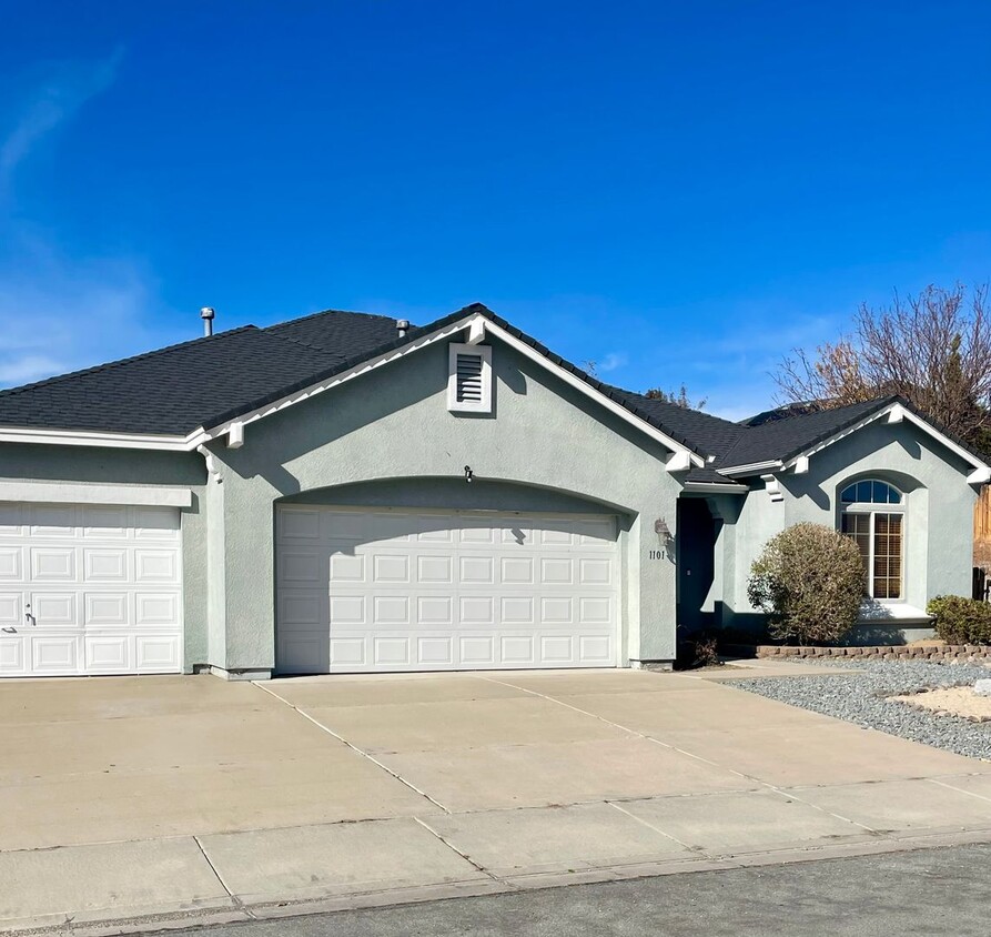 Foto principal - Fully Furnished Home in Spanish Springs