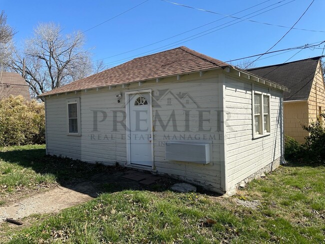 Building Photo - Studio HOUSE No Shared walls -1611 S Northern Blvd #B Independence - - Rent $750
