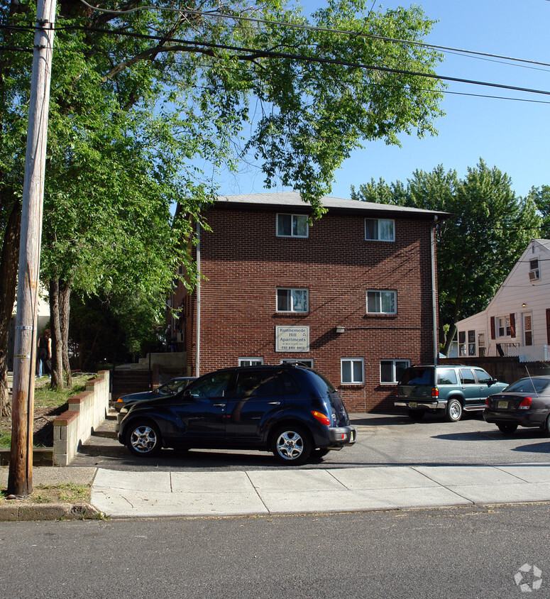 Foto del edificio - Runnemede Hill Apartments