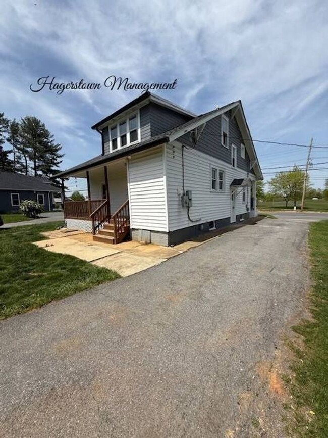 Building Photo - 3 BR W Oak Ridge Dr