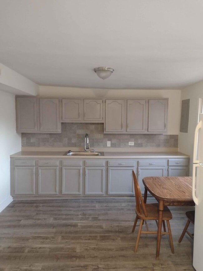 32229 Hillsdale Ct, Westland, MI 48186 Townhome Rentals in Westland