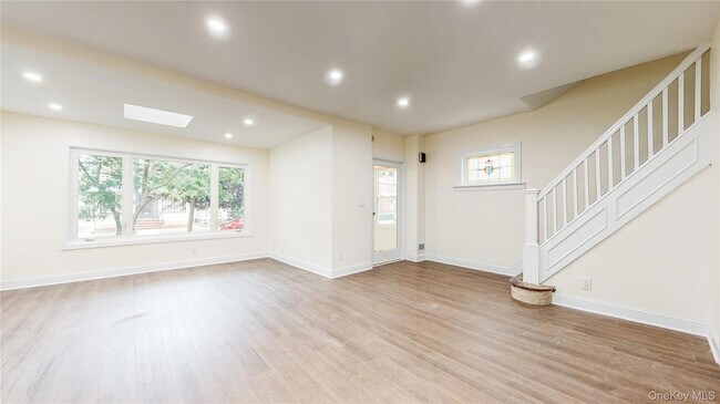 Foto del edificio - 71-32 Loubet St