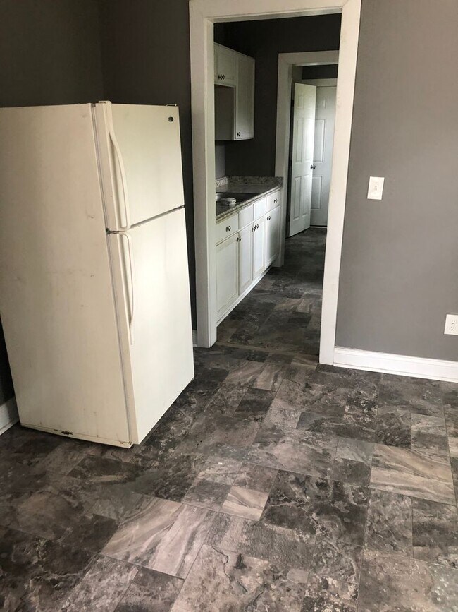 Building Photo - Charming Single Family Home