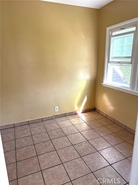 Foto del edificio - 4815 W 111th St