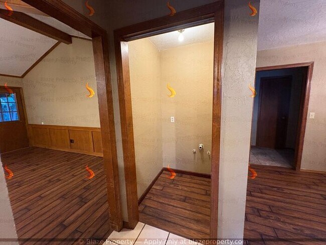 Foto del edificio - Charming 3 Bed, 2 Bath Home with Garage & ...