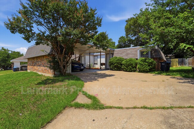 Building Photo - 6811 Trail Lake Dr
