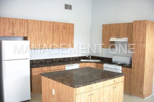 Foto del edificio - 5345 Bell Ave