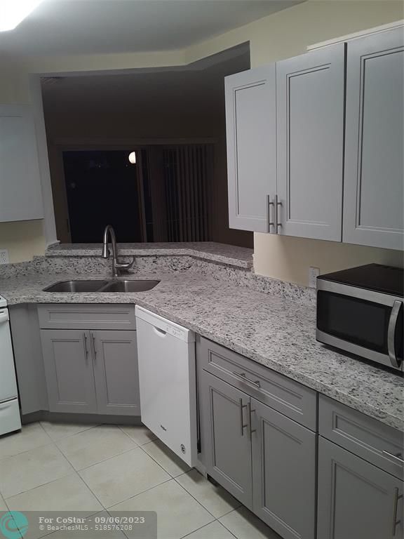 Foto del edificio - 3401 NW 44th St