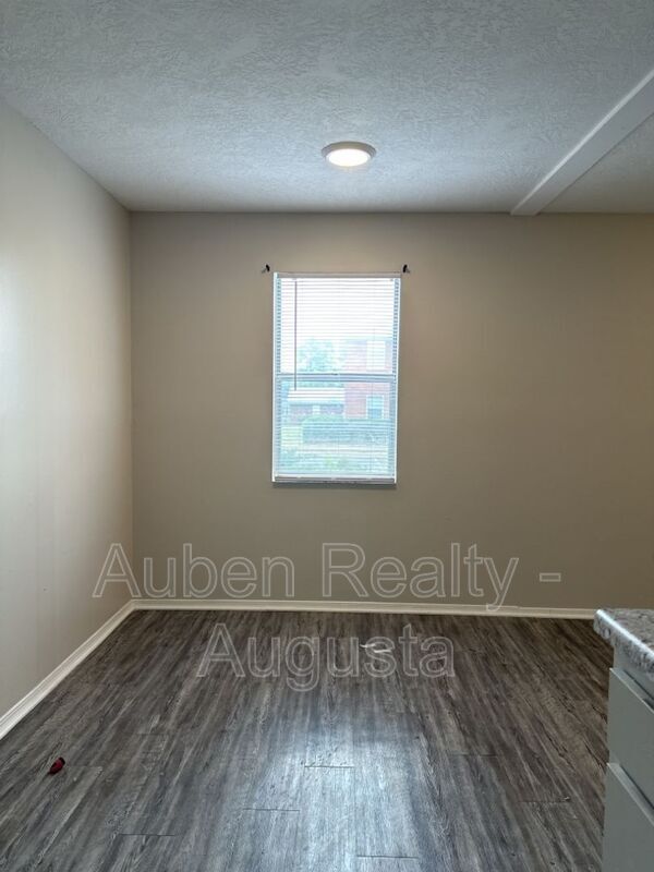 Building Photo - 2573 Tobacco Rd