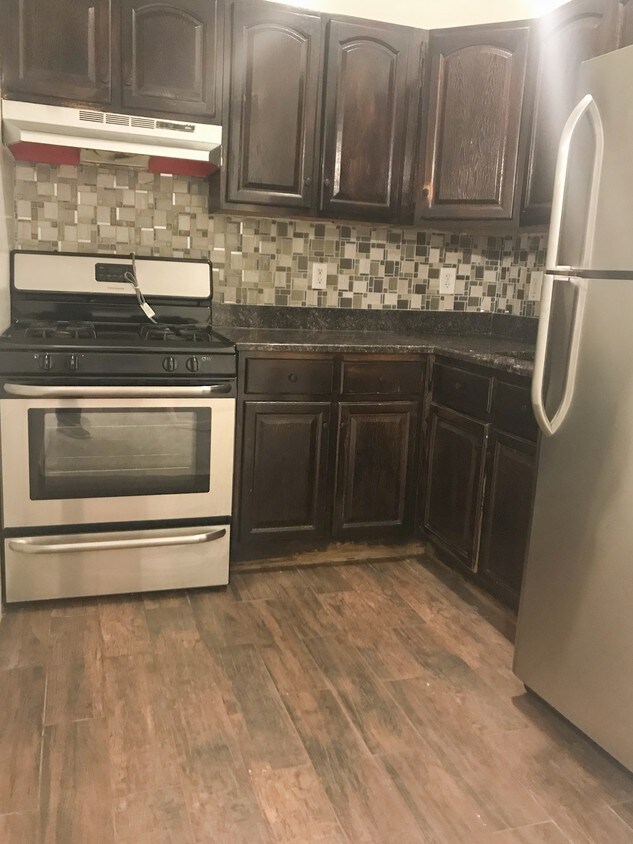 Primary Photo - 856 Knickerbocker Ave