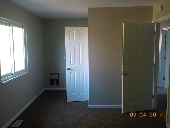 Foto del edificio - 8400 Ridge Rd
