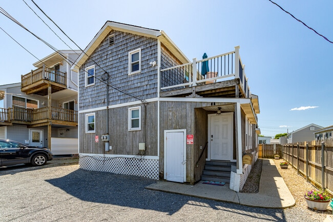 Building Photo - 12 Johnson Ave