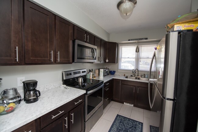 Foto del edificio - 4107 Kaplan Dr