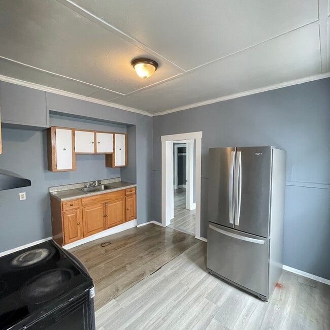 Building Photo - 22 2nd St