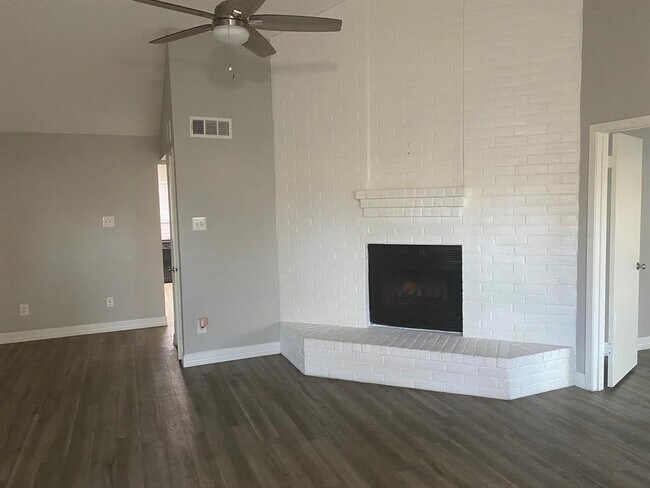 Building Photo - 3335 Deermoss Dr