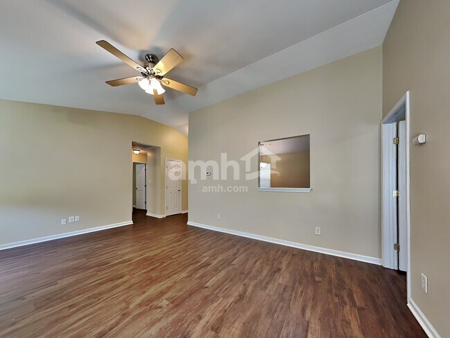 Foto del edificio - 224 N Fuquay Springs Ave